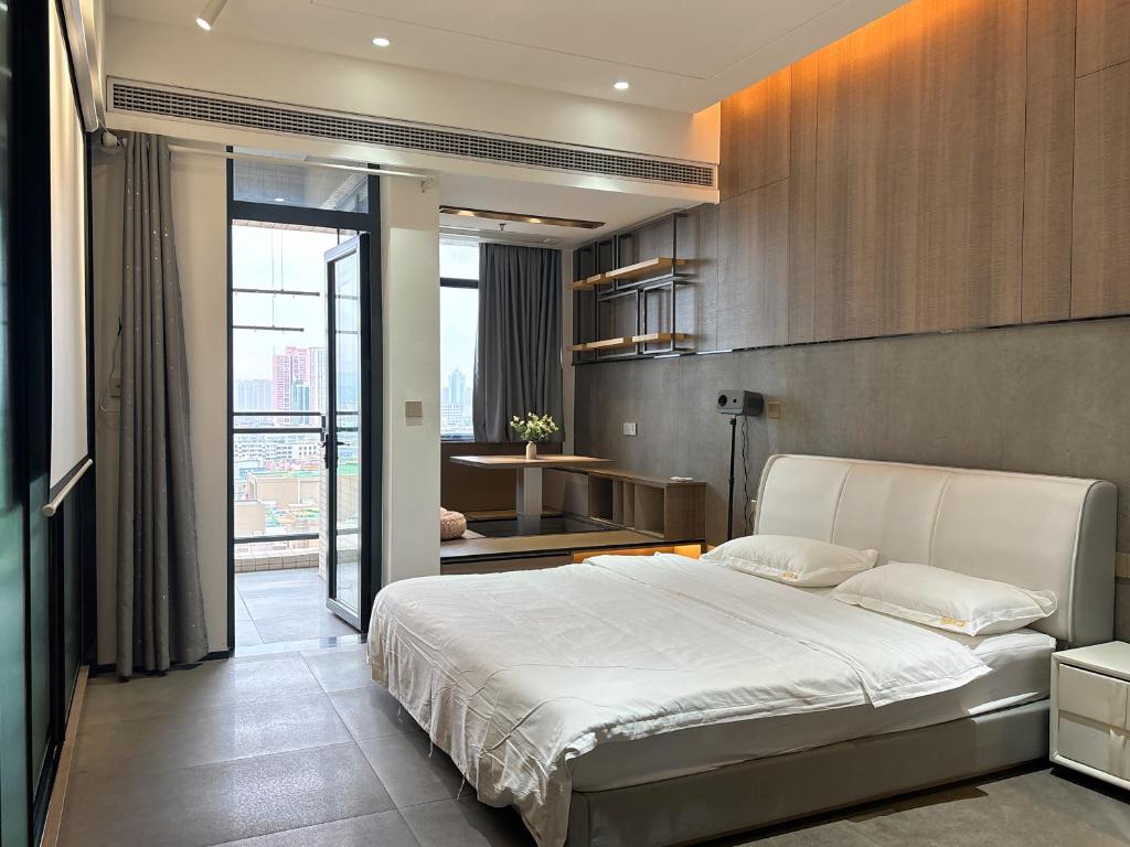 Postel nebo postele na pokoji v ubytování Zhongshan Perth Hotel Apartment - Shiqi Wanxianghui Branch