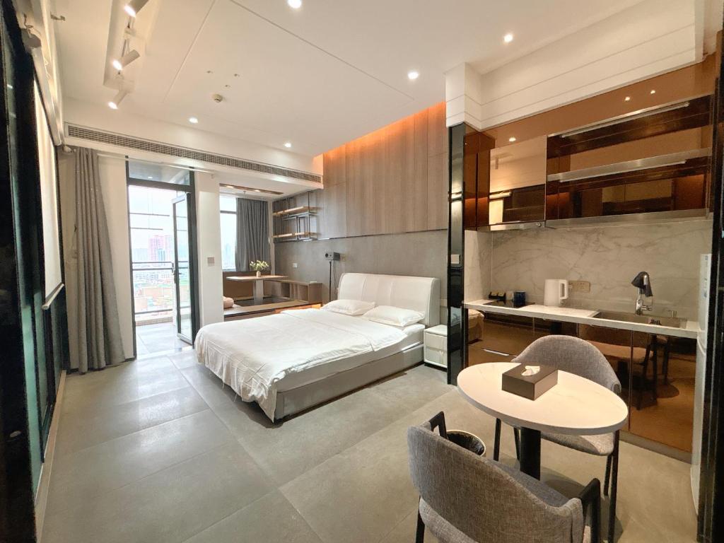 Postel nebo postele na pokoji v ubytování Zhongshan Perth Hotel Apartment - Shiqi Wanxianghui Branch