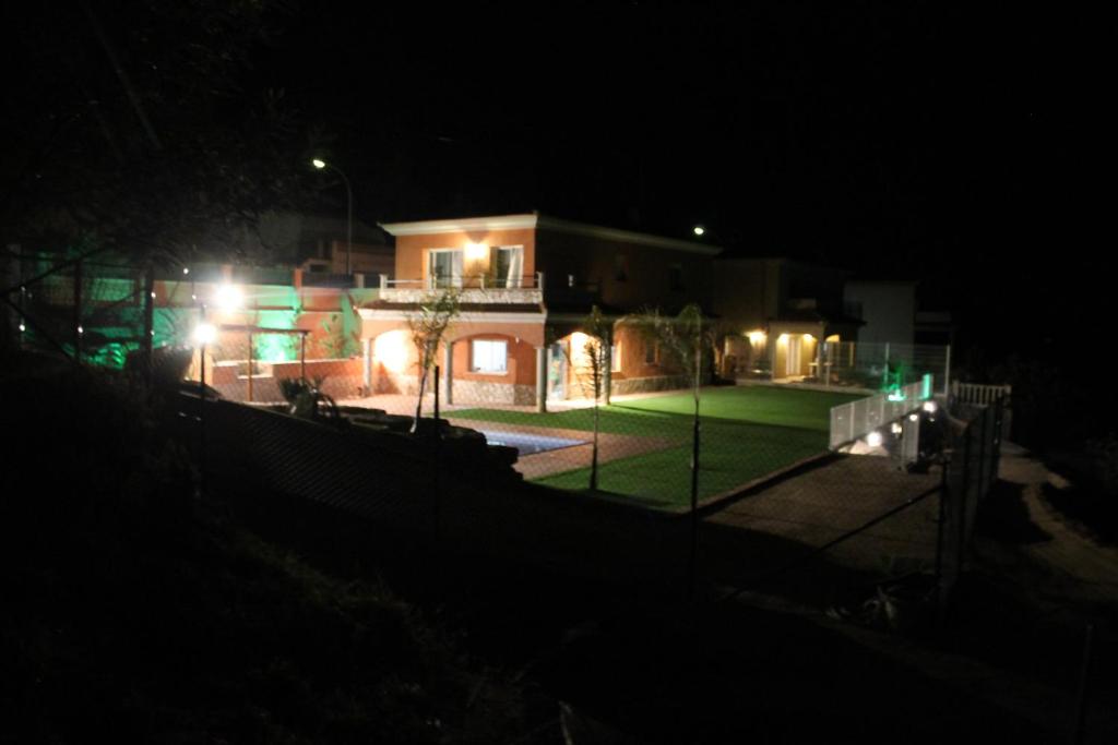リョレート・デ・マルにあるVilla Valverdeの夜灯の家