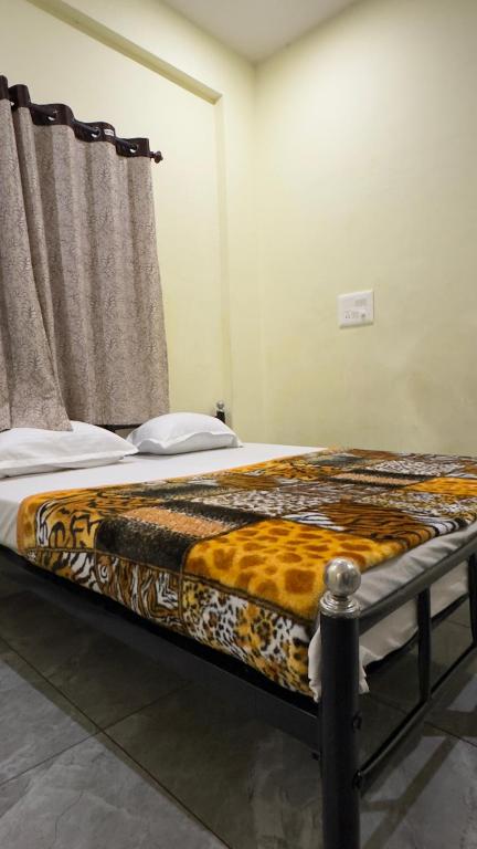 Postel nebo postele na pokoji v ubytování Mysuru-hotel