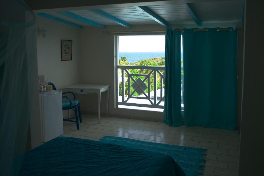 Una cama o camas en una habitación de Hotel Cap Sud Caraibes