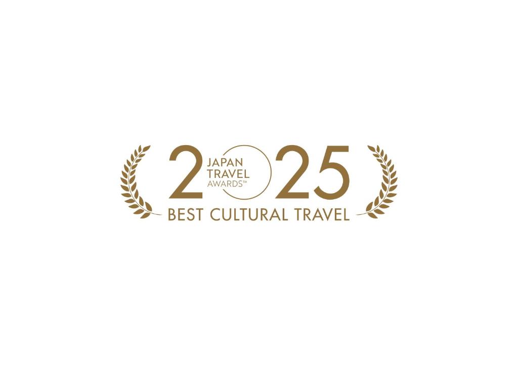 a label for the best cultural travel with laurel wreaths at TEMPLESTAY ZENSŌ in Chiyodamachi
