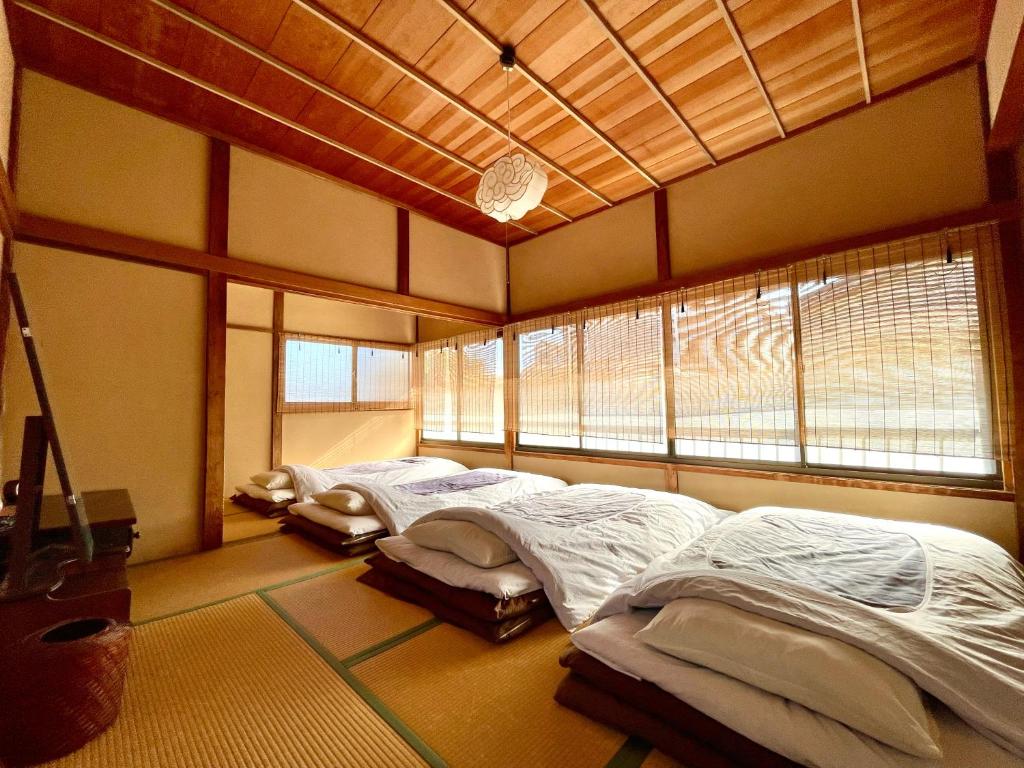 Postel nebo postele na pokoji v ubytování Japanese Traditional Inn Kamakura Rakuan