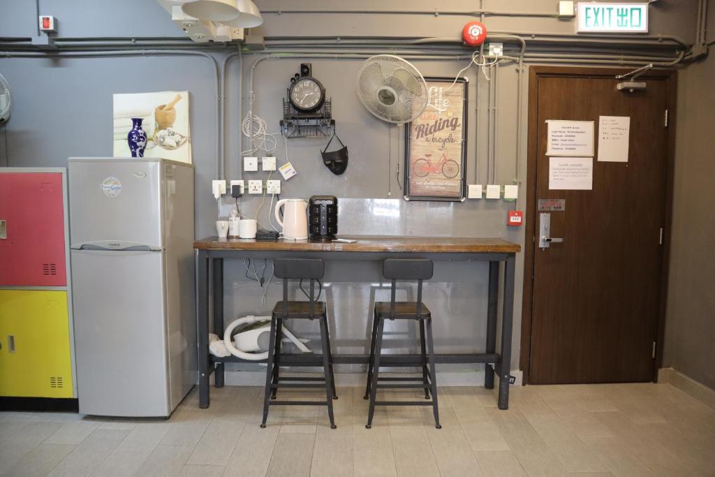Kuchyň nebo kuchyňský kout v ubytování Hi Backpackers (Hong Kong Hostel Group)