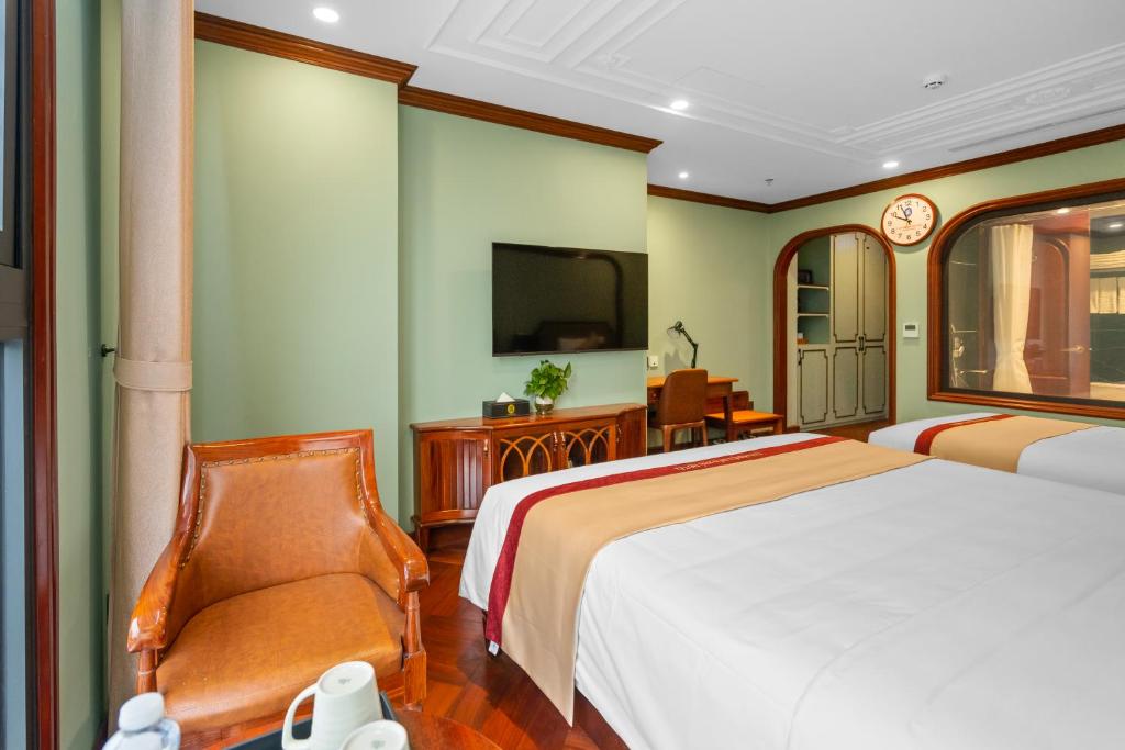 Phòng 3 Người Nhìn Ra Thành Phố