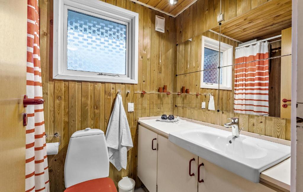 Fotografie z fotogalerie ubytování 4 Bedroom Awesome Home In Hadsund v destinaci Hadsund
