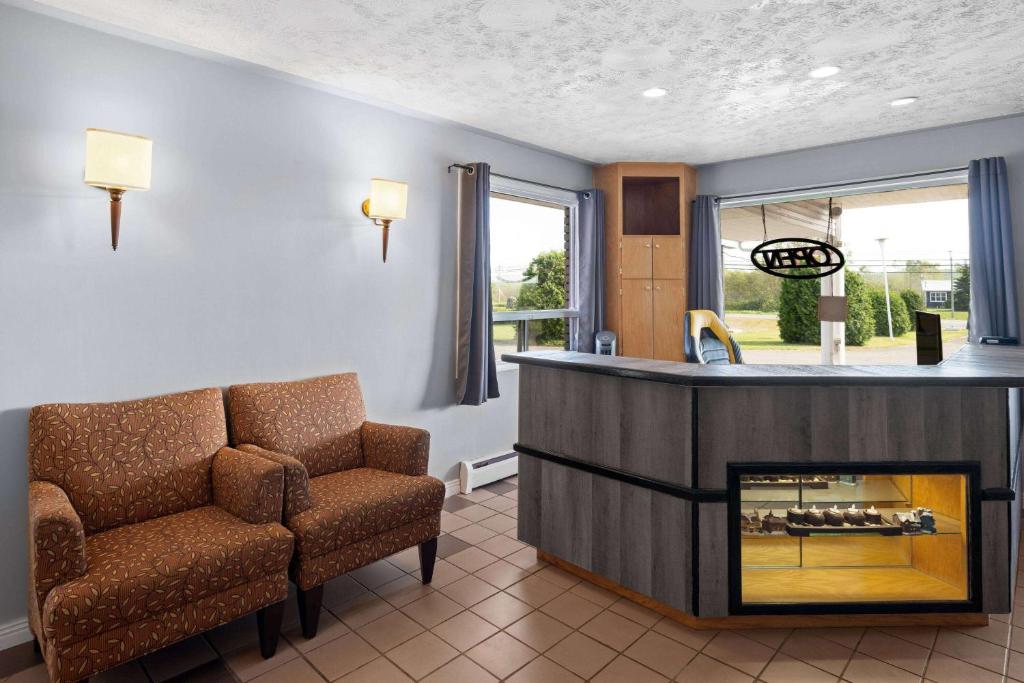 Posezení v ubytování Travelodge by Wyndham Grand Falls