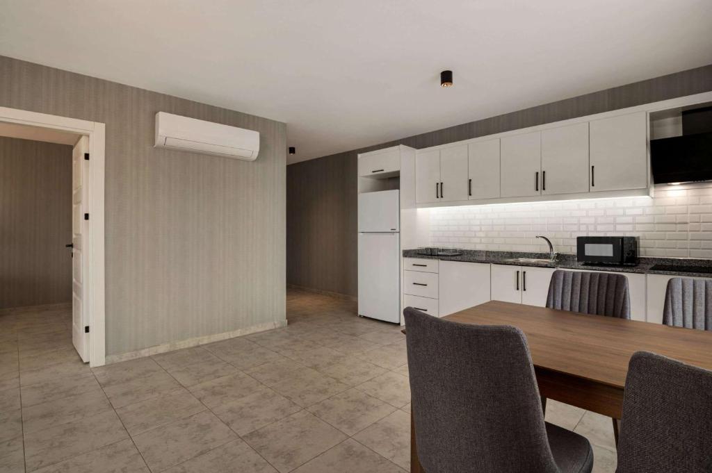 Days Inn by Wyndham Alanya - 8