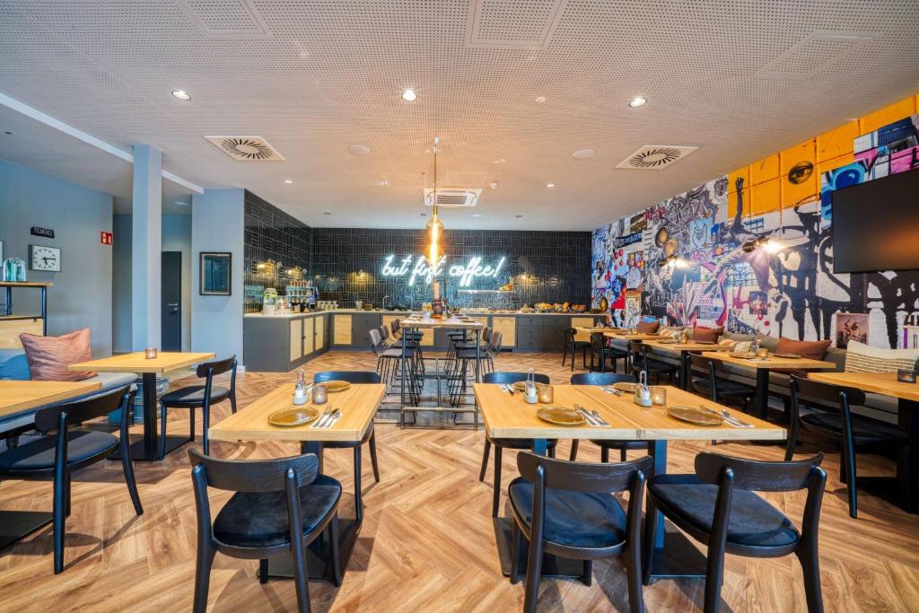 Vienna House Easy by Wyndham Hannover City - Resim 16