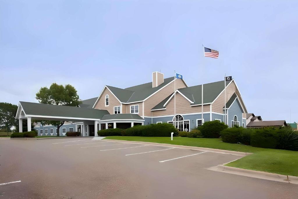 Quality Inn & Suites Stillwater - Housity