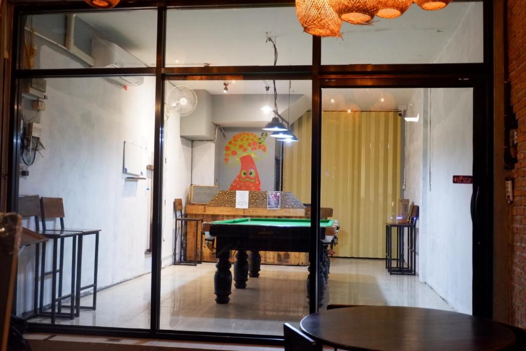 Biliár nebo kulečník v ubytování Poppy hostel