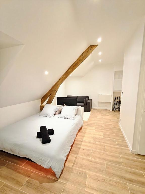Postel nebo postele na pokoji v ubytování L'évasion Relax Châtel Guyon avec jacuzzi privé