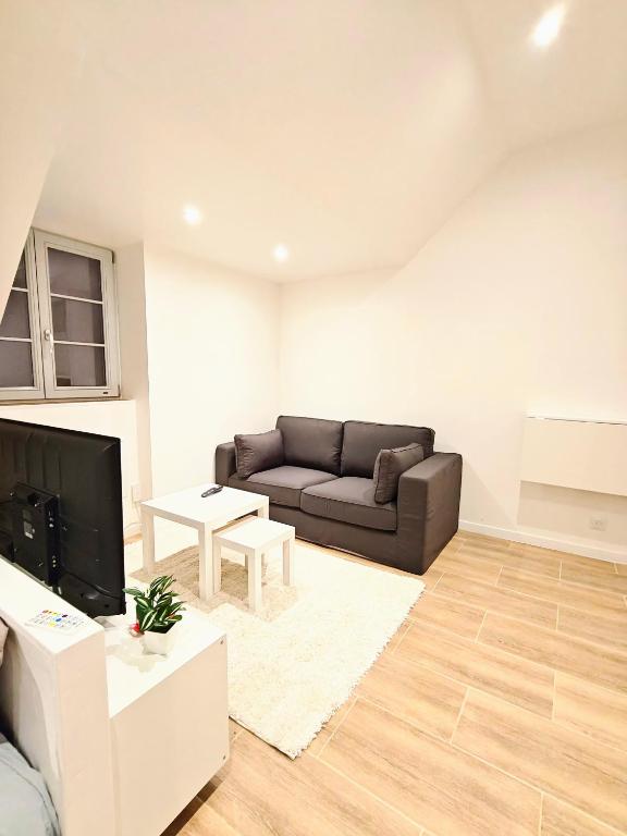 Posezení v ubytování L'évasion Relax Châtel Guyon avec jacuzzi privé
