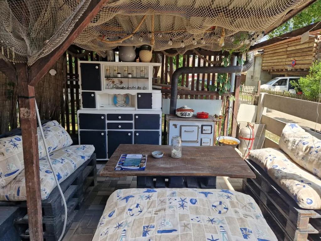Η κουζίνα ή μικρή κουζίνα στο Baja-Van Vendégház