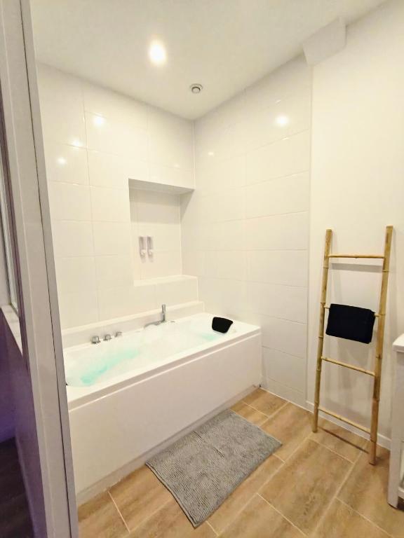 Koupelna v ubytování Zen lodge jacuzzi privé