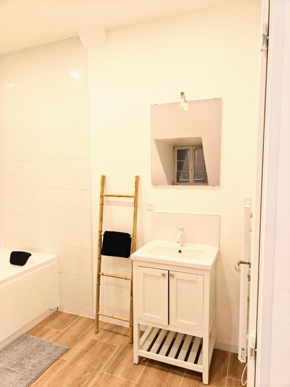 Fotografie z fotogalerie ubytování Zen lodge jacuzzi privé v destinaci Chatel-Guyon