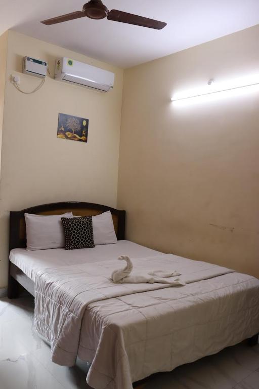 Babu naidu residency BNR - Deluxe Double Room