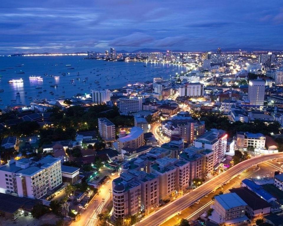 Vista general de Pattaya (Sud) o vistes de la ciutat des de l'apartament