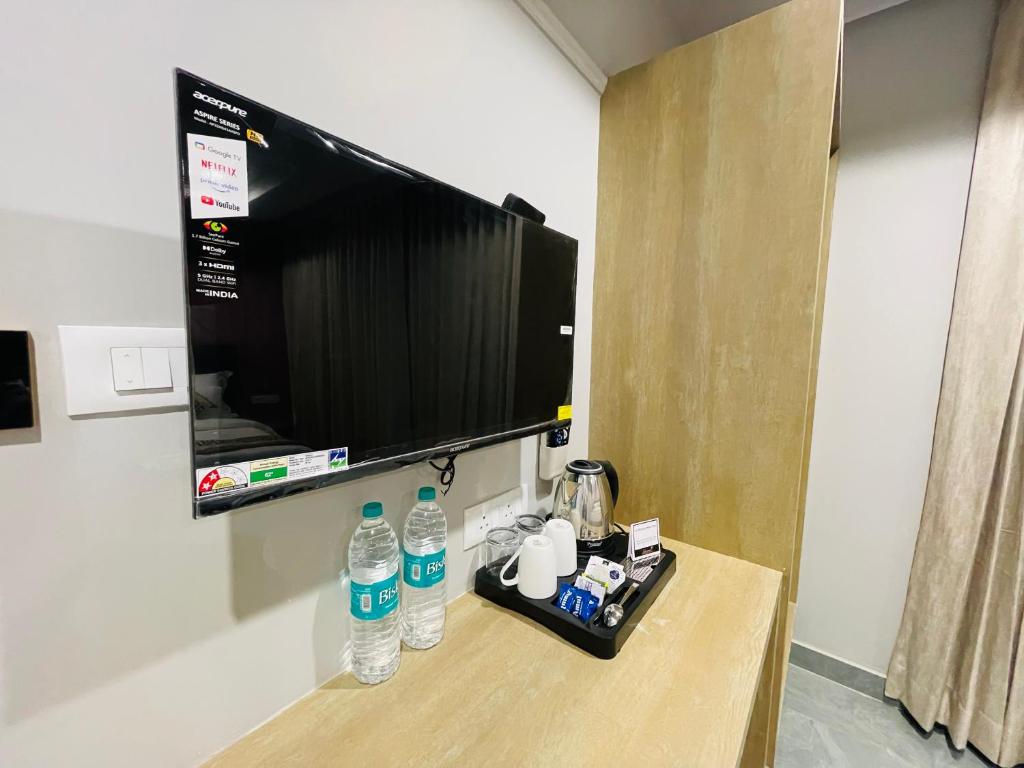 TV a/nebo společenská místnost v ubytování Krishna Resort Pushkar