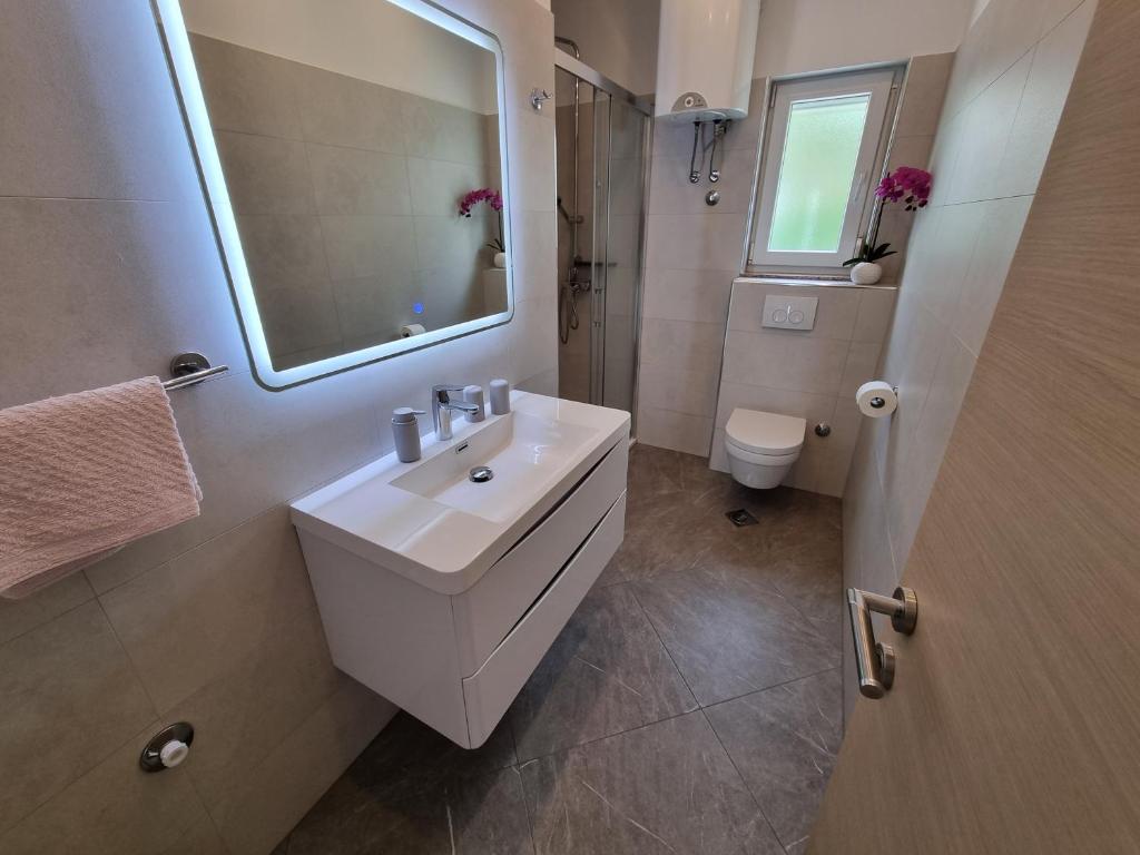 Kúpeľňa v ubytovaní MAJA 4 pax