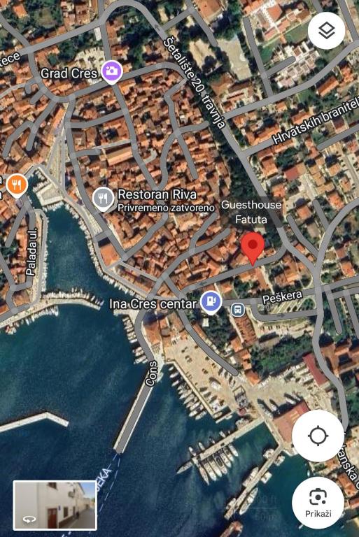 Nespecifikovaný výhled na destinaci Cres nebo výhled na město při pohledu z penzionu