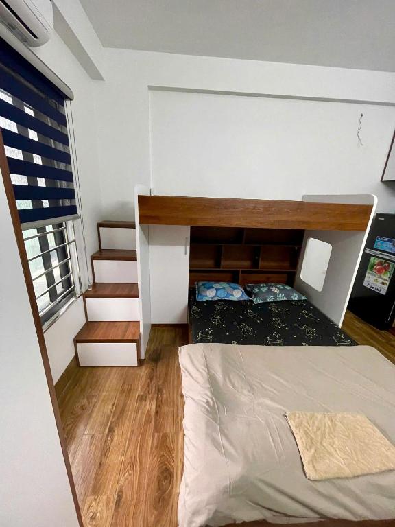 Postel nebo postele na pokoji v ubytování Nhà nghỉ TIỆN LỢI Nguyễn Khánh Toàn-Cầu Giấy-Hà Nội