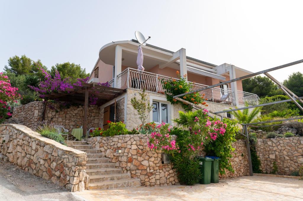Villa Mira