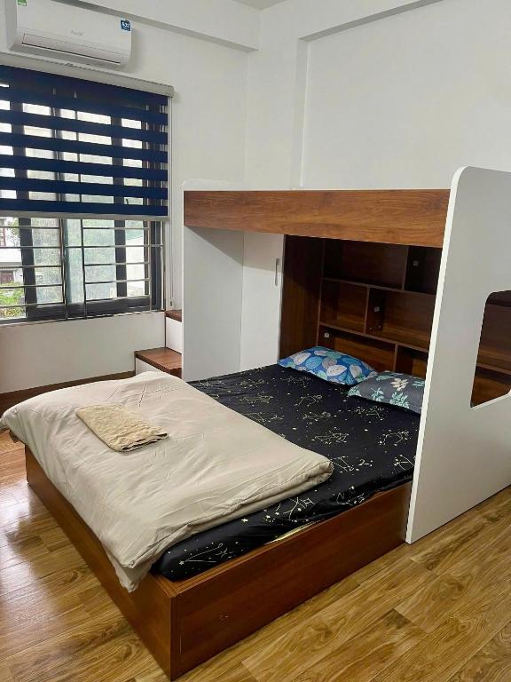 Postel nebo postele na pokoji v ubytování Nhà nghỉ TIỆN LỢI Nguyễn Khánh Toàn-Cầu Giấy-Hà Nội