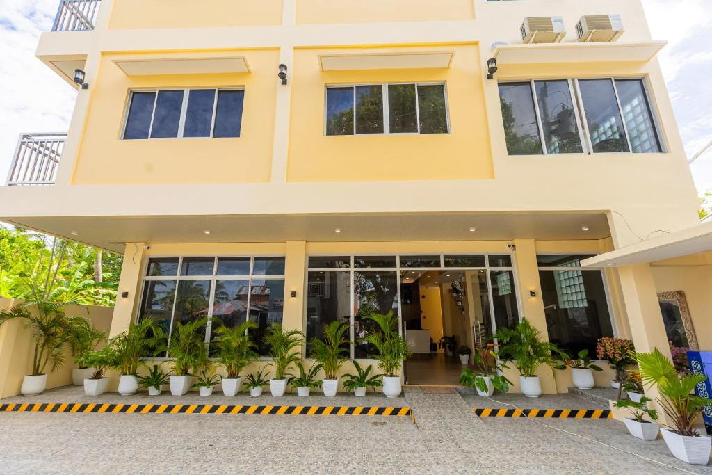 Η πρόσοψη ή η είσοδος του Anahaw Seaside Inn