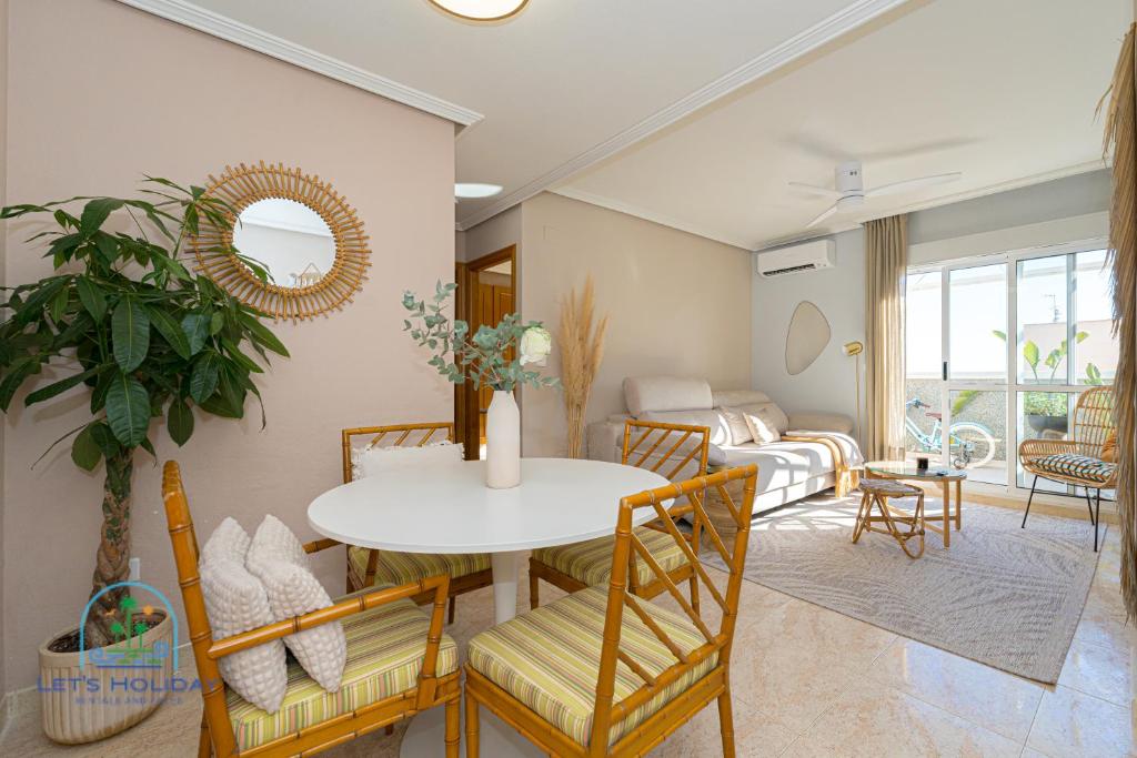 a living room with a table and chairs at Beach & City Center Apartment Campello in El Campello