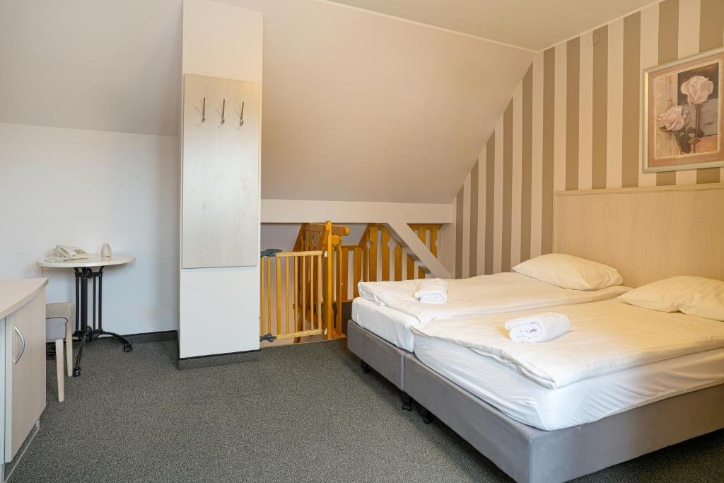 Postel nebo postele na pokoji v ubytování Hotel Amalia