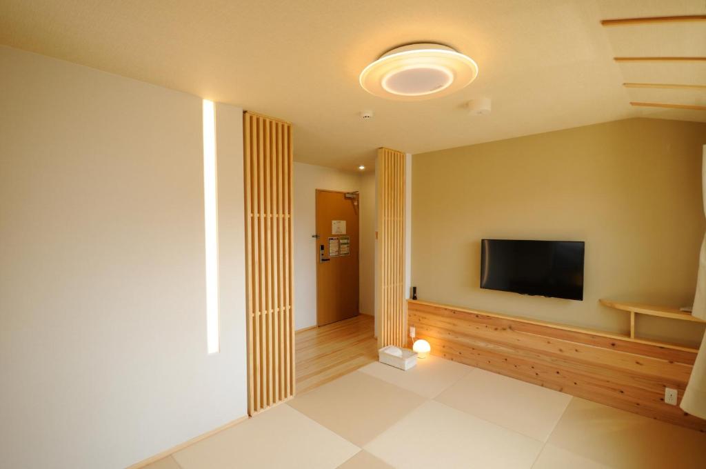 TV a/nebo společenská místnost v ubytování KAYO NIJO Hotel