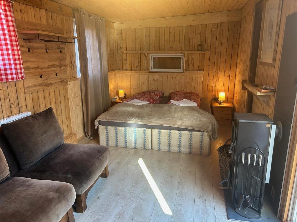 Postel nebo postele na pokoji v ubytování Inn-side ADVENTURE CABINS