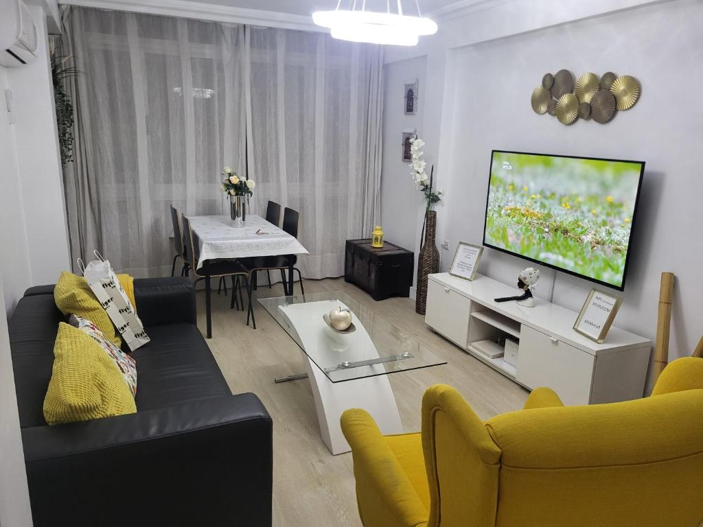Televízia a/alebo spoločenská miestnosť v ubytovaní Appartement centre ville Malaga