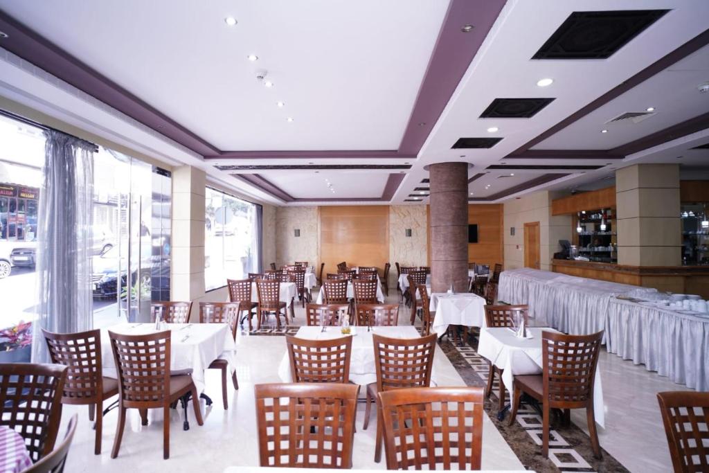 Restaurace v ubytování Hotel La Capitale