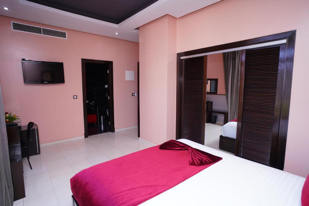 Postel nebo postele na pokoji v ubytování Hotel La Capitale