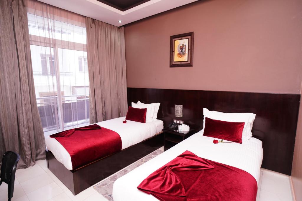 Postel nebo postele na pokoji v ubytování Hotel La Capitale