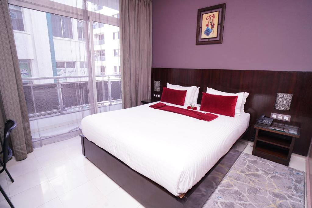 Postel nebo postele na pokoji v ubytování Hotel La Capitale