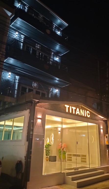 Titanic Residence-7 minute walk to the Beach - Resim 23