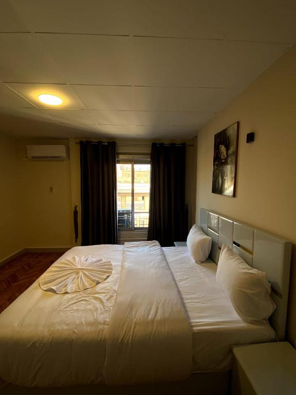 Postel nebo postele na pokoji v ubytování Sky light hotel