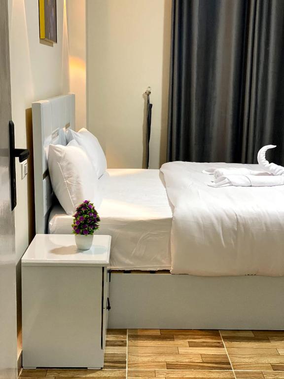 Postel nebo postele na pokoji v ubytování Sky light hotel