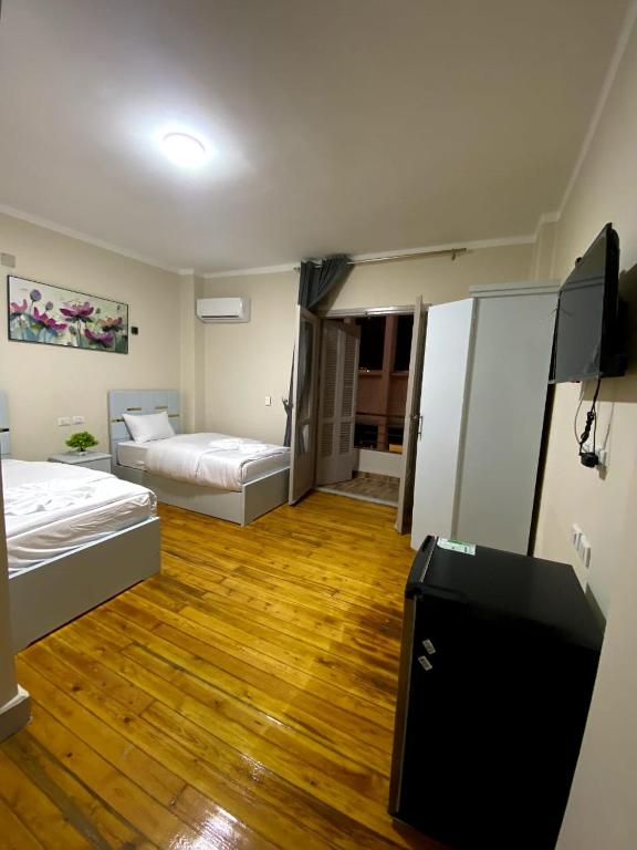Postel nebo postele na pokoji v ubytování Sky light hotel