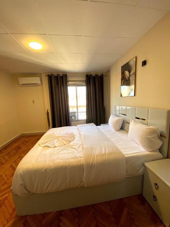 Postel nebo postele na pokoji v ubytování Sky light hotel