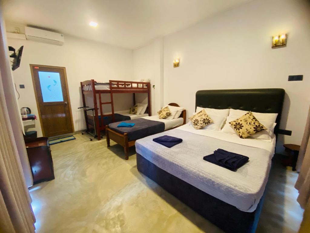 Postel nebo postele na pokoji v ubytování Blossom Inn