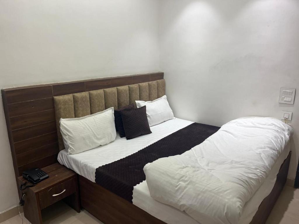 Postel nebo postele na pokoji v ubytování Hotel Nath