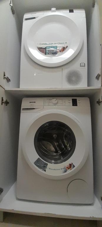 a washer and dryer in a small room at Apartman URBAN in Brčko