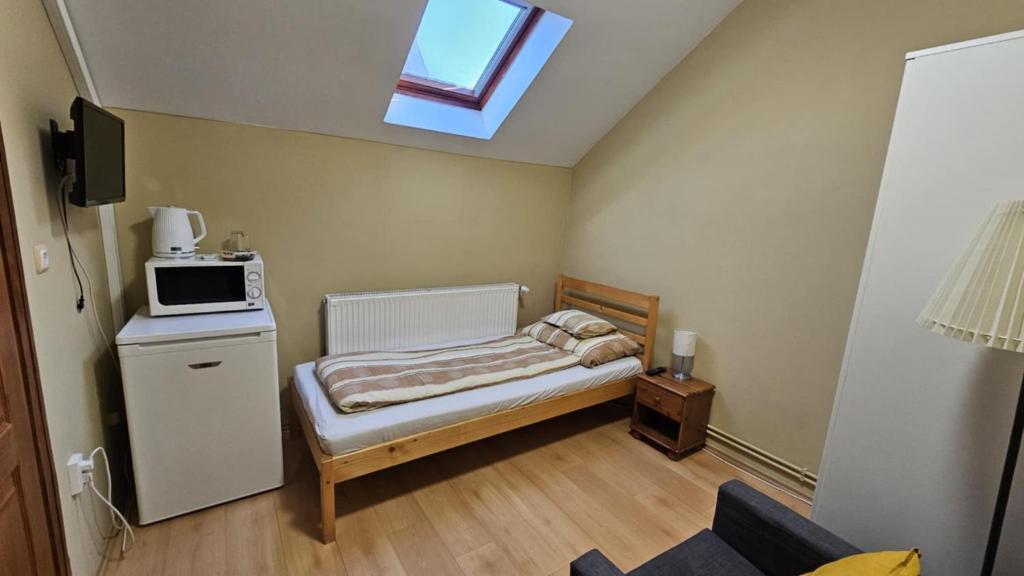 Postel nebo postele na pokoji v ubytování Rózsakert Apartmanház