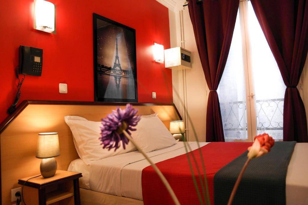 Postel nebo postele na pokoji v ubytování Hotel Audran