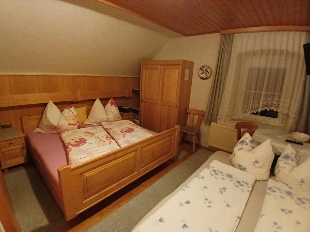 Postel nebo postele na pokoji v ubytování Panoramapension Platzer