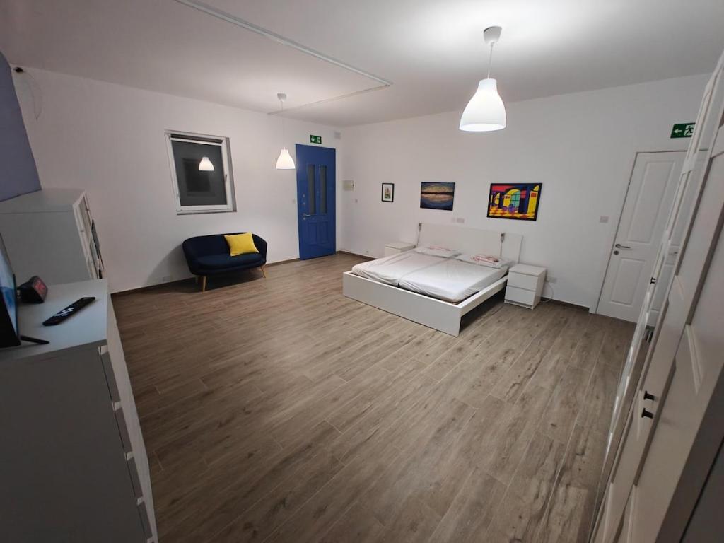 Postel nebo postele na pokoji v ubytování Spacious Central Apartment